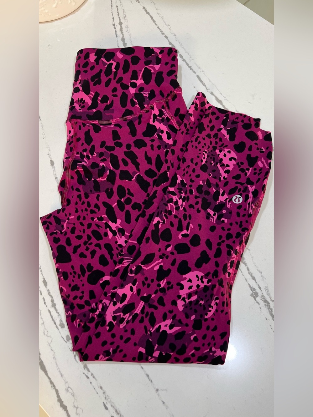 Lululemon Athletica High Rise Crop Yoga Gym Leggings Cheetah Camo size 6